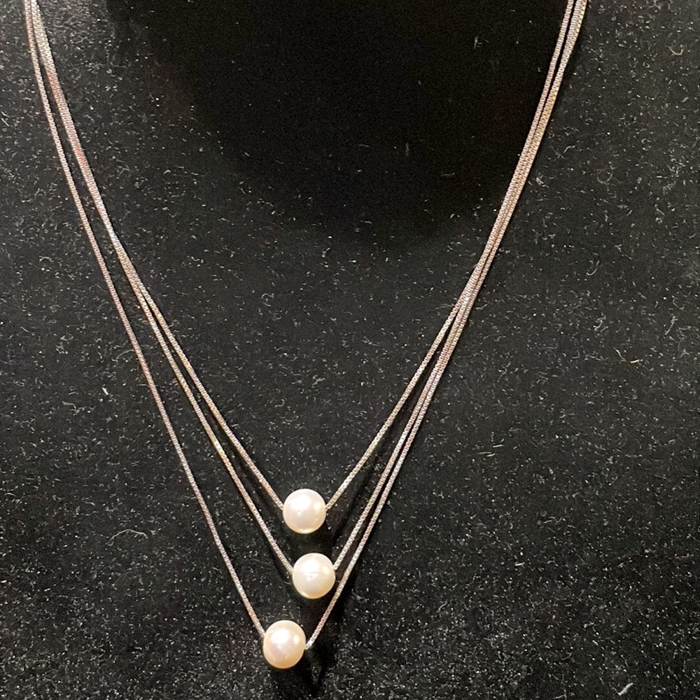 chain of three with three pearls
